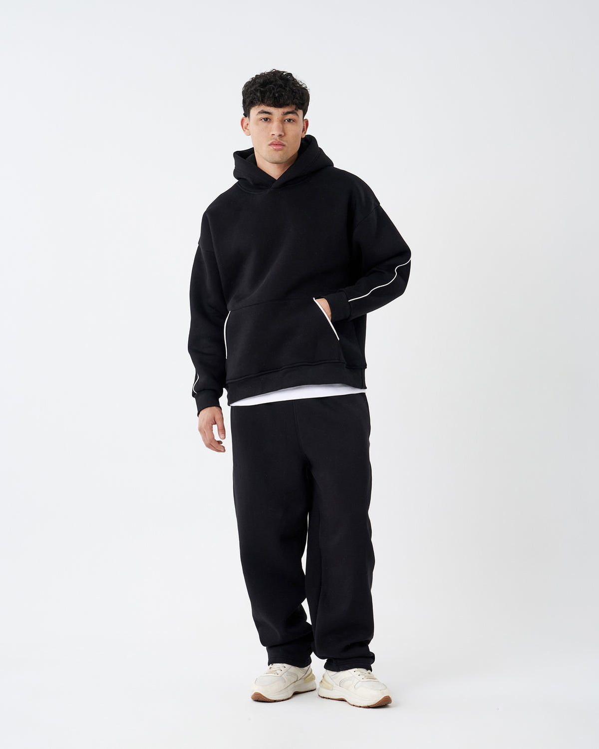 BLACK HOODIE SINGLE STRIPE SWEATSHIRT