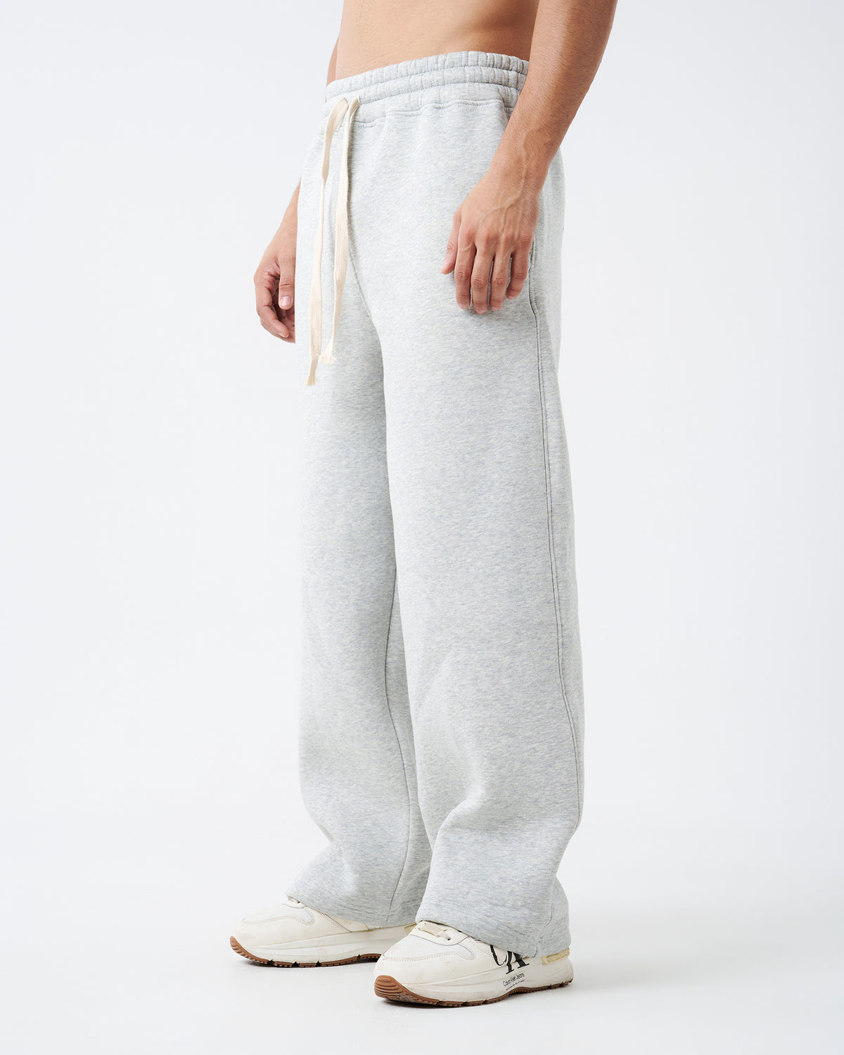gray bagy sweatpants