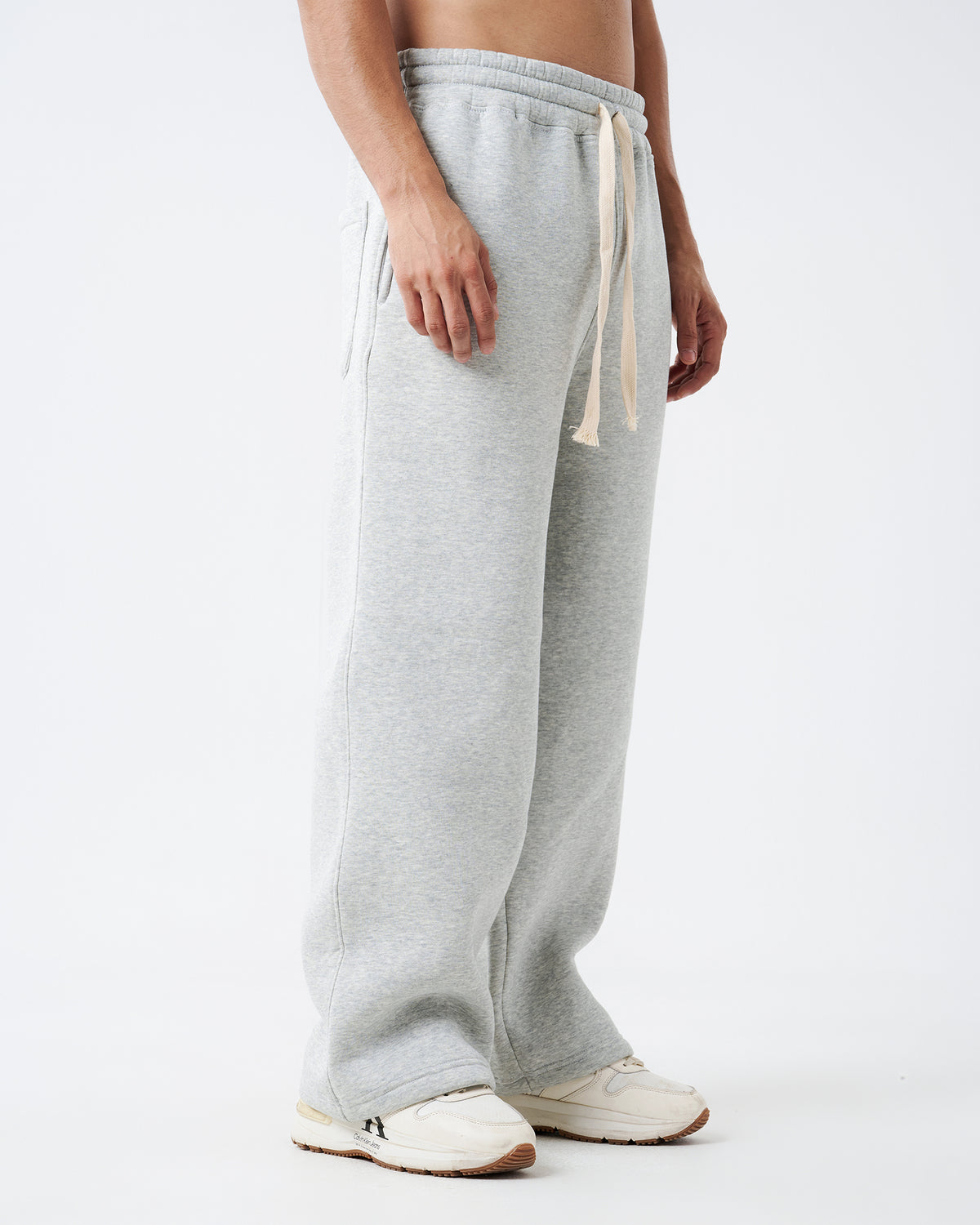 gray bagy sweatpants