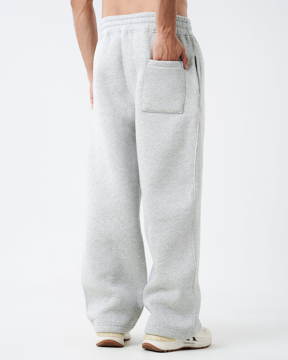 gray bagy sweatpants