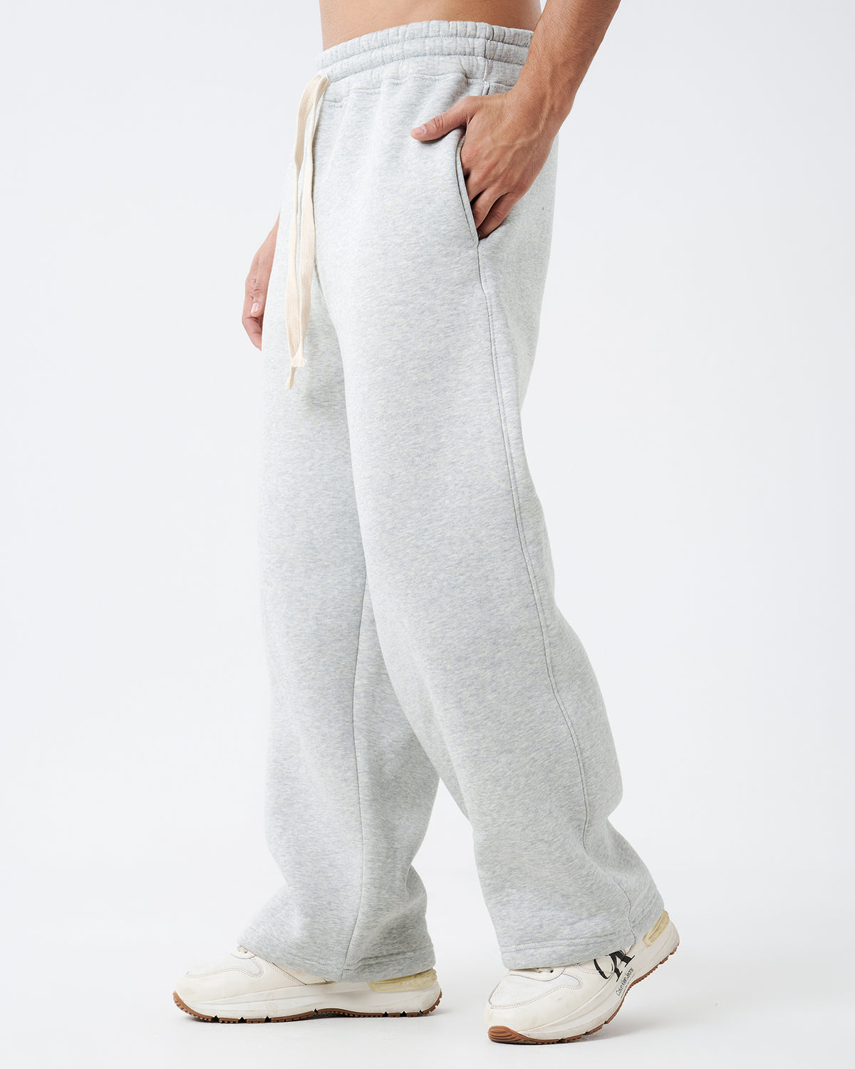 gray bagy sweatpants