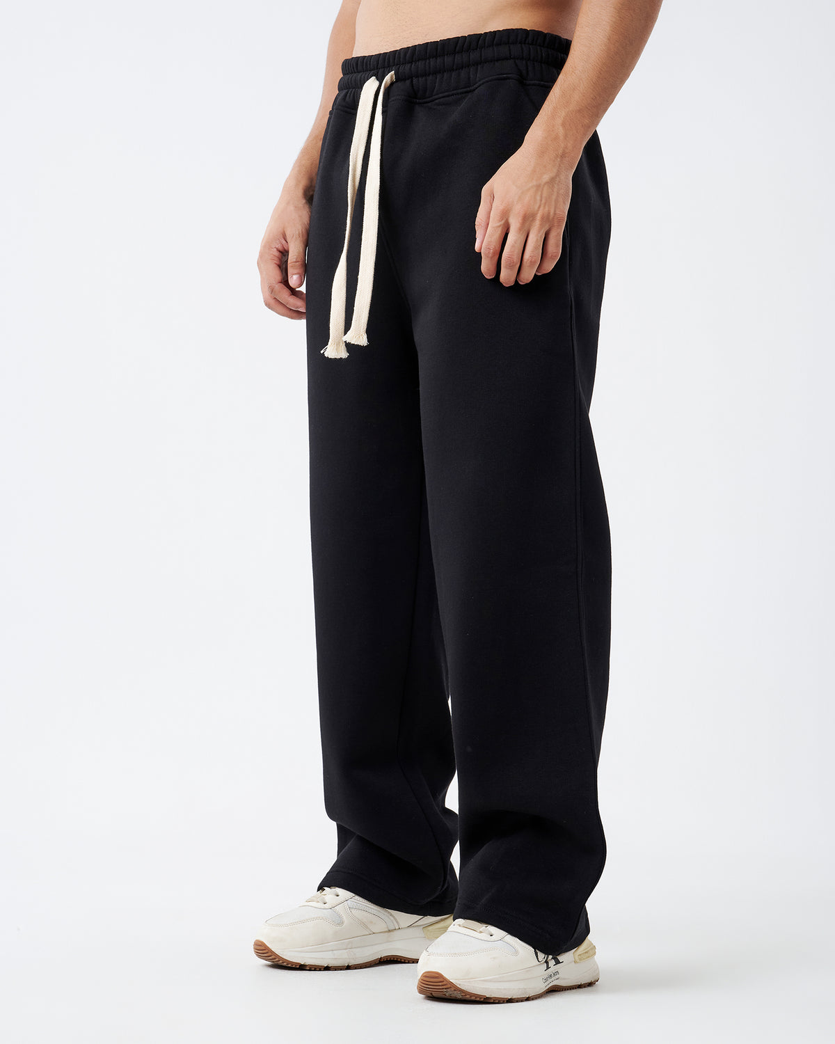 black bagy sweatpants