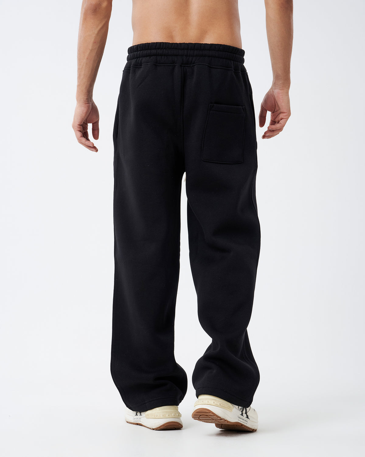 black bagy sweatpants
