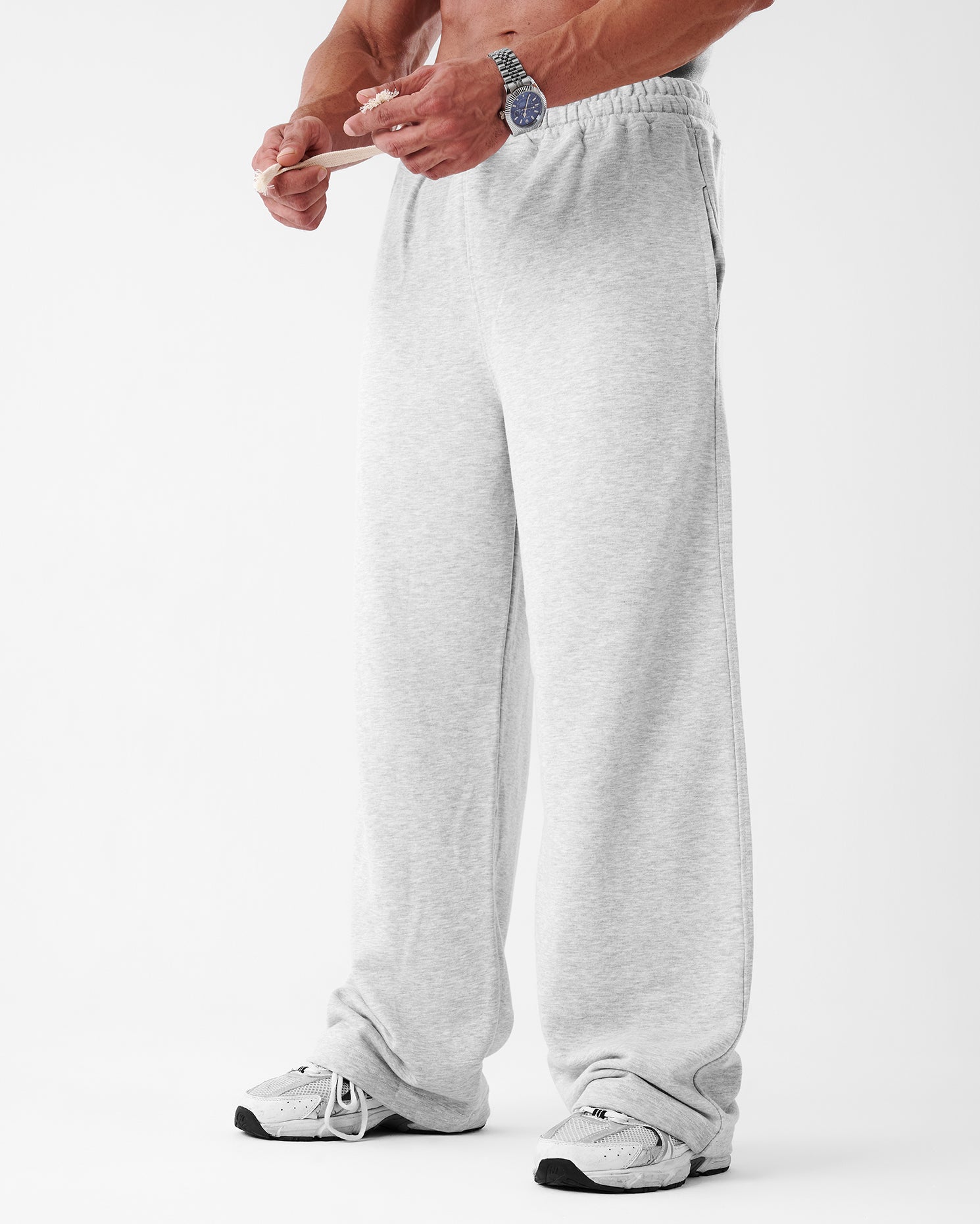 gray bagy sweatpants