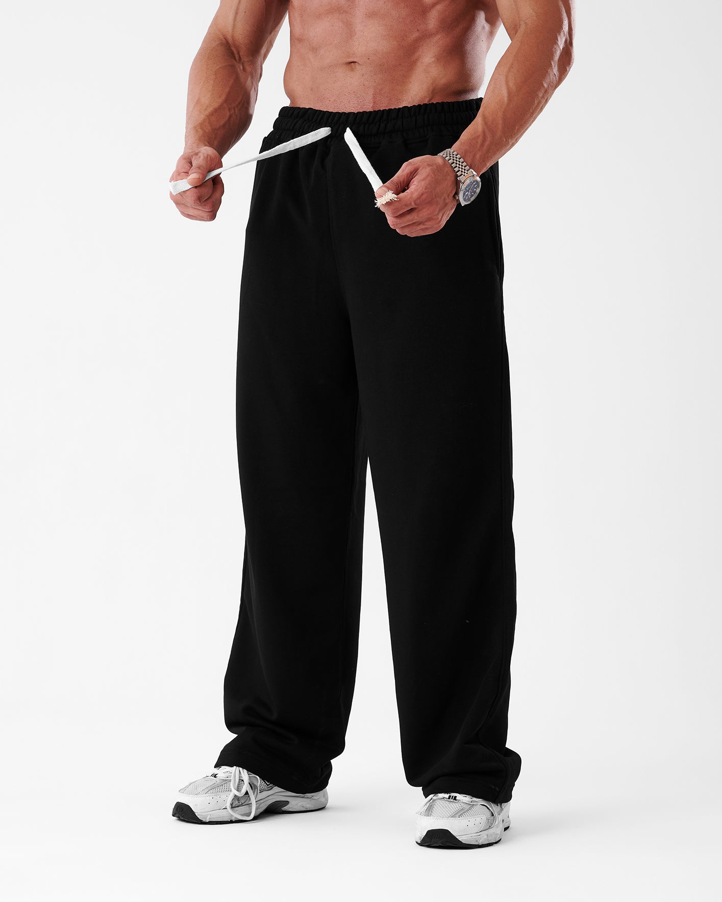 black bagy sweatpants