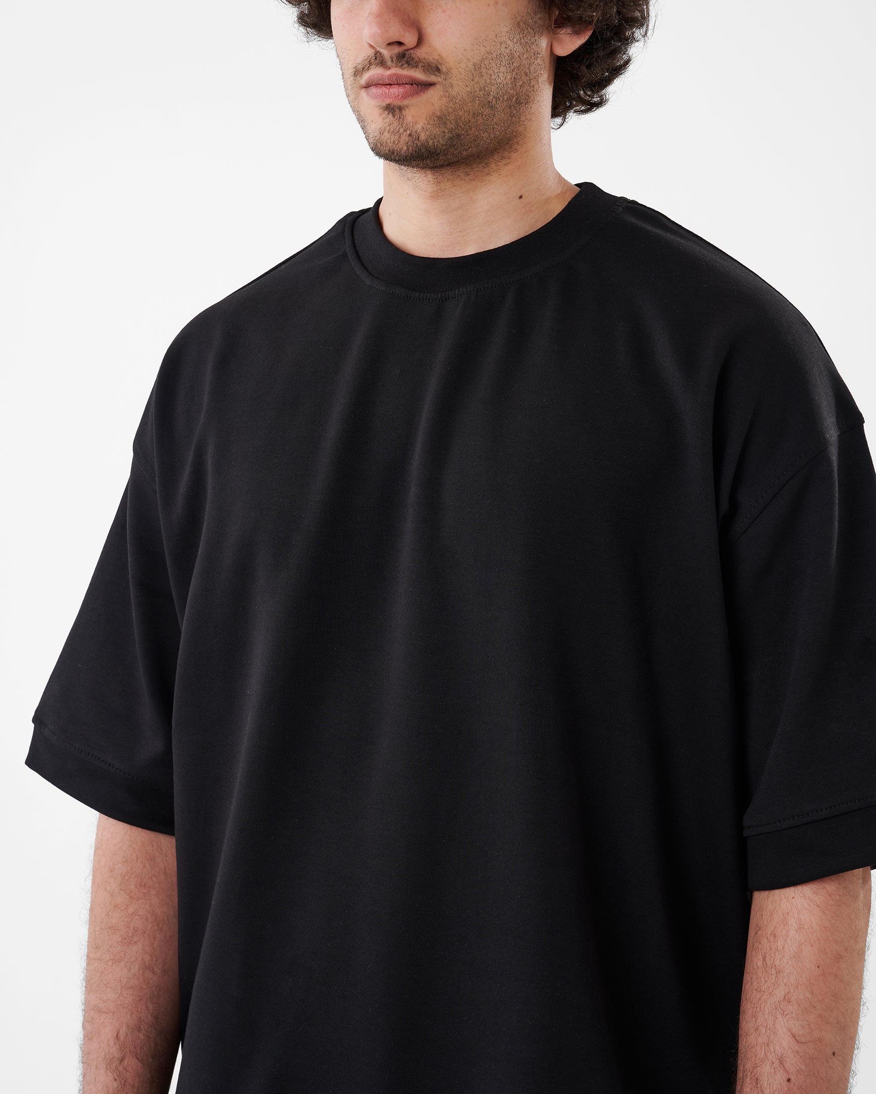 BLACK T-SHIRT OVERSIZED